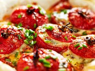 Рецепта Пълнени печени домати на фурна с яйца и сирене